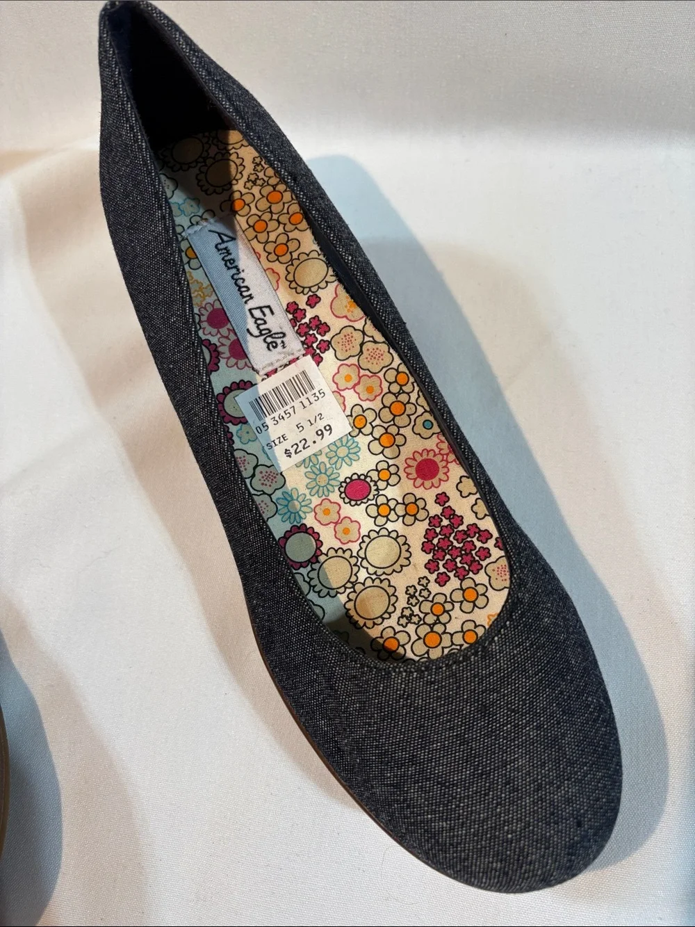 NWT American Eagle Dark Denim Wedges Floral-Insole size 5.5